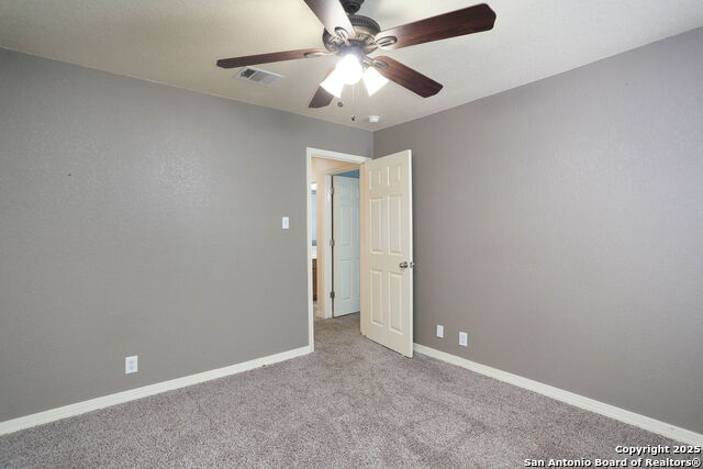 Listing photo id 16 for 6819 Liberty Stone