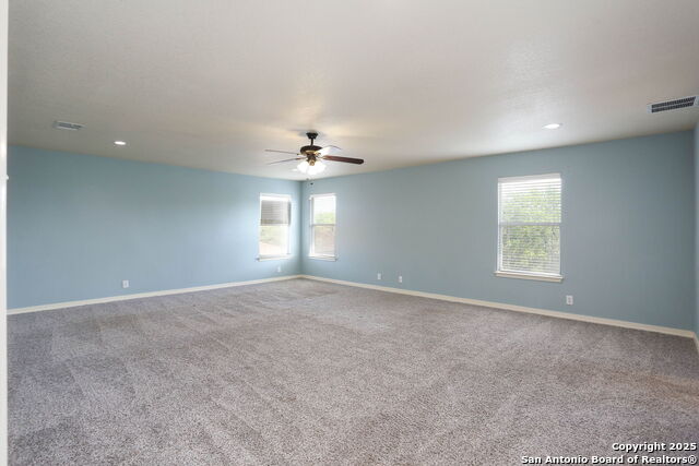 Listing photo id 3 for 6819 Liberty Stone