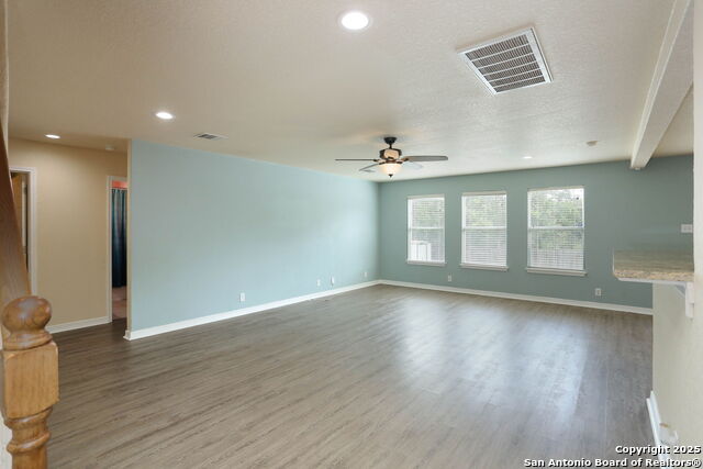 Listing photo id 5 for 6819 Liberty Stone