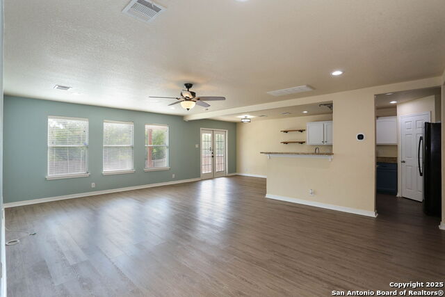 Listing photo id 7 for 6819 Liberty Stone
