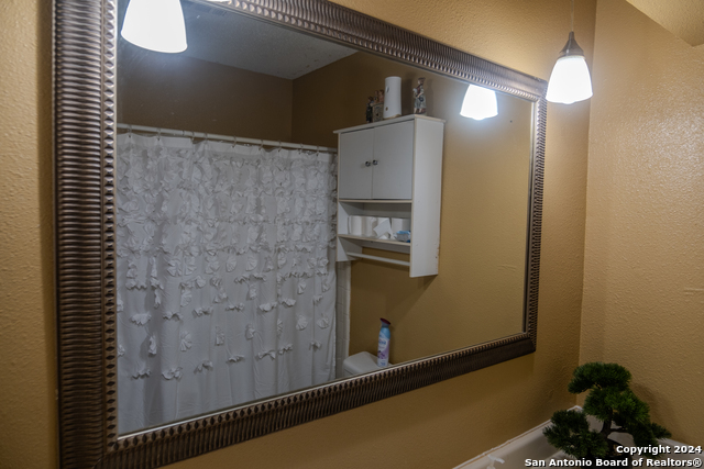 Listing photo id 8 for 4611 Valley Brook