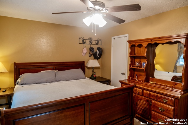 Listing photo id 13 for 4611 Valley Brook