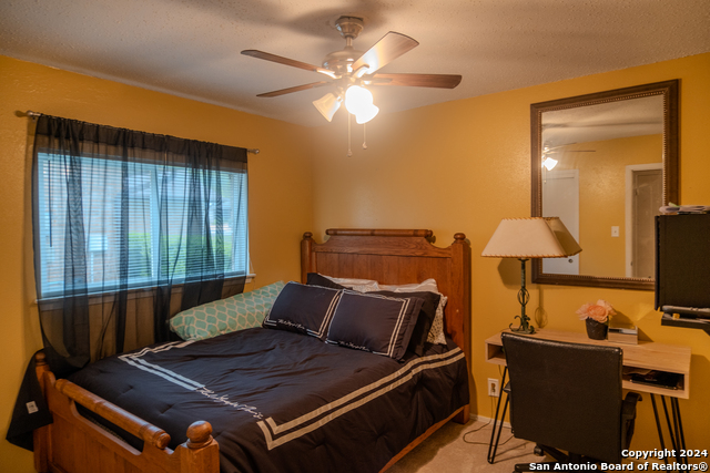 Listing photo id 14 for 4611 Valley Brook