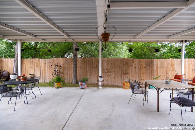 Listing photo id 15 for 4611 Valley Brook