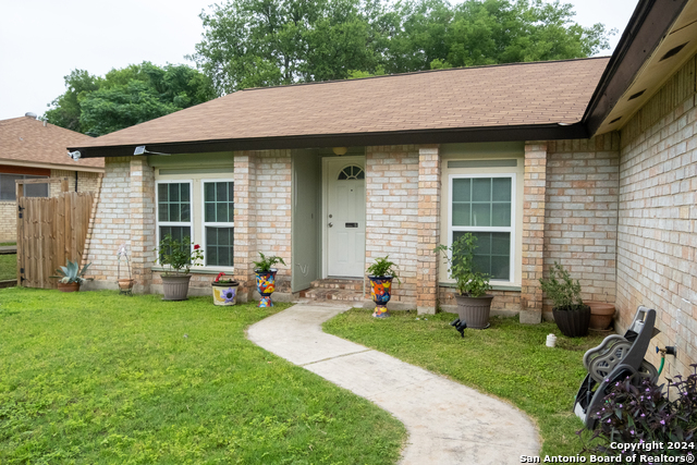 Listing photo id 0 for 4611 Valley Brook