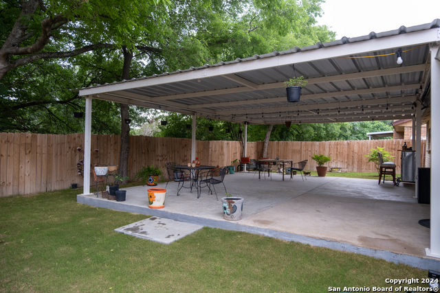 Listing photo id 18 for 4611 Valley Brook