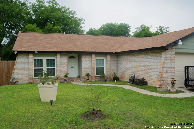 Listing photo id 1 for 4611 Valley Brook