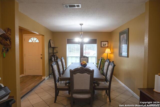 Listing photo id 3 for 4611 Valley Brook