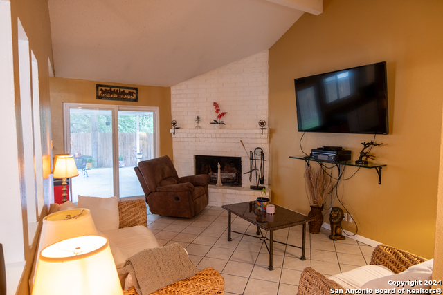 Listing photo id 4 for 4611 Valley Brook