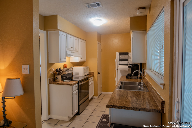 Listing photo id 5 for 4611 Valley Brook