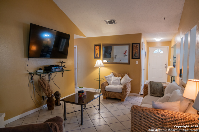 Listing photo id 6 for 4611 Valley Brook
