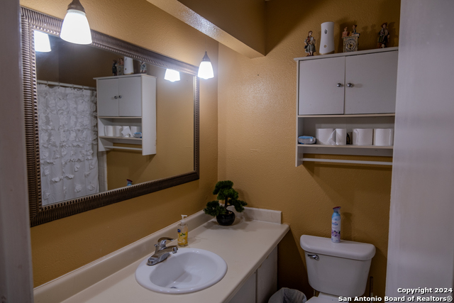 Listing photo id 7 for 4611 Valley Brook