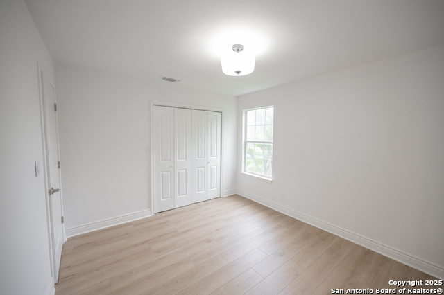 Image 16 of 39 For 352 Longhorn Dr