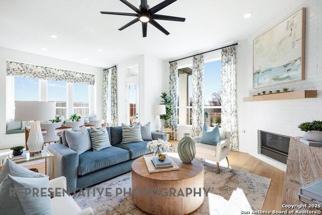Listing photo id 8 for 349 Hulda