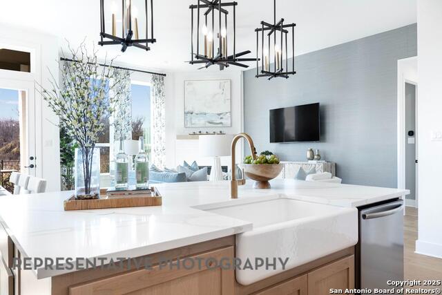 Listing photo id 5 for 349 Hulda