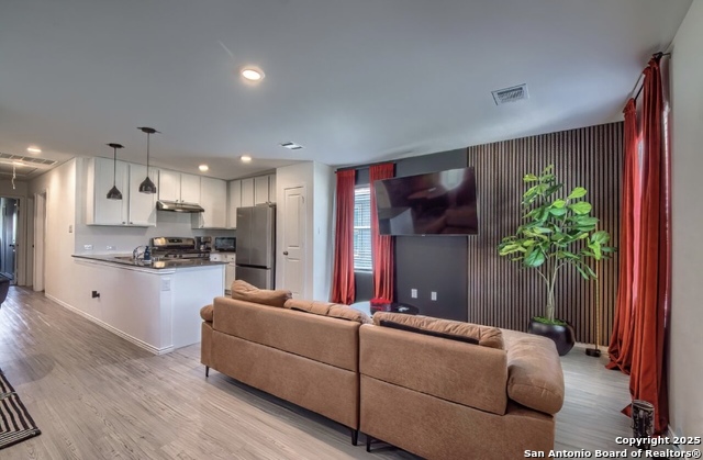 Image 4 of 14 For 14230 Llama