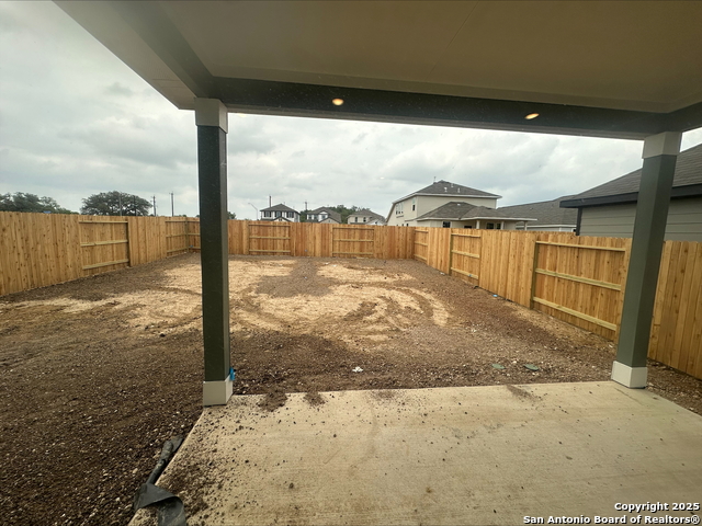 Listing photo id 8 for 15005 Fischer Garden