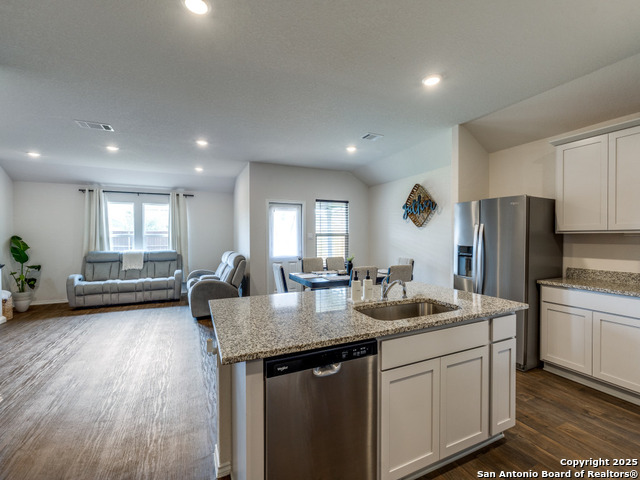 Listing photo id 1 for 404 Ida Loop