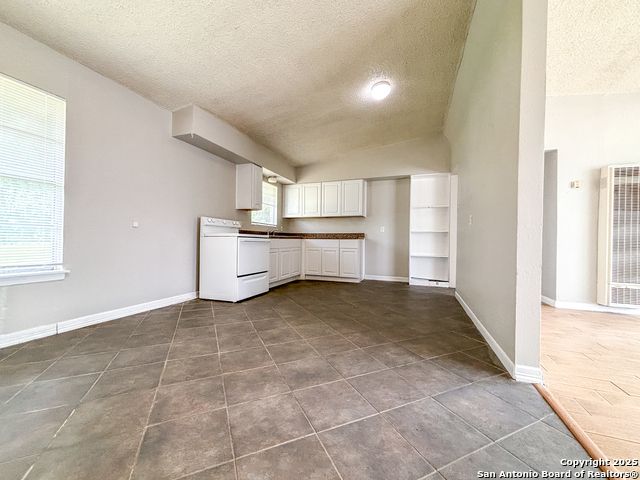 Image 7 of 15 For 319 Hialeah Ave