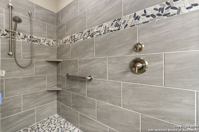 Image 19 of 33 For 620 Ridgemeadow