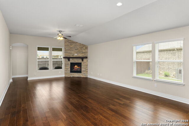 Image 4 of 33 For 620 Ridgemeadow