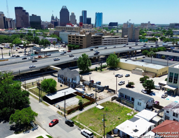 Image 5 of 8 For 715 Baltimore