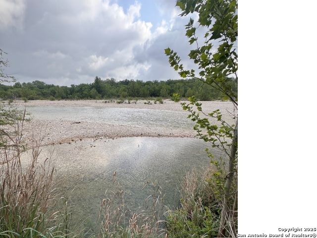 Listing photo id 5 for 1331 Private Road 2415