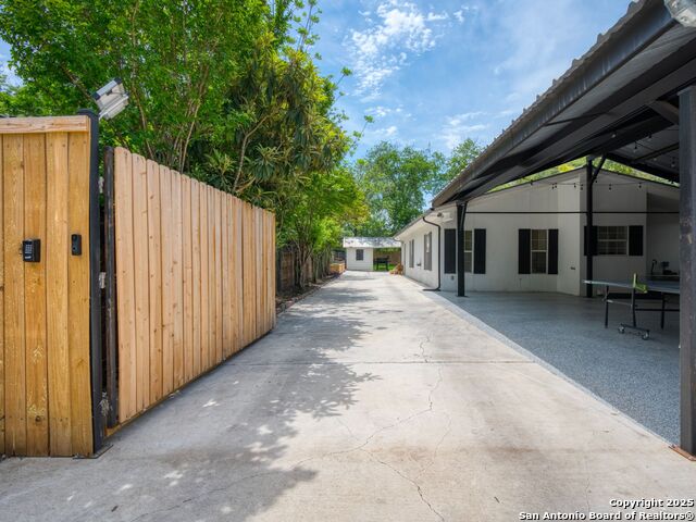 Image 25 of 27 For 235 Hidalgo Ave N