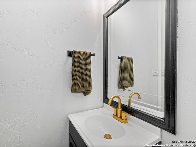 Image 9 of 27 For 235 Hidalgo Ave N