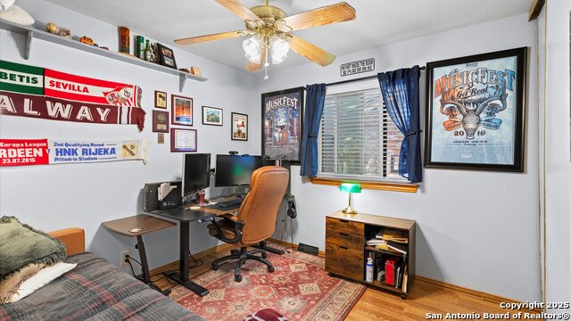 Listing photo id 16 for 8422 Timber Crest