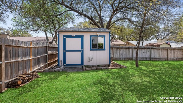 Listing photo id 23 for 8422 Timber Crest