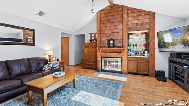 Listing photo id 3 for 8422 Timber Crest