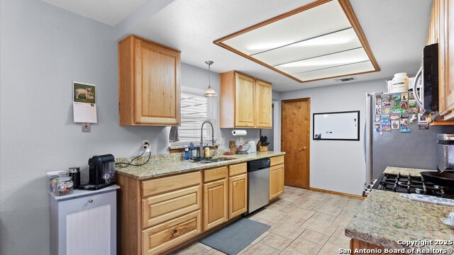 Listing photo id 7 for 8422 Timber Crest