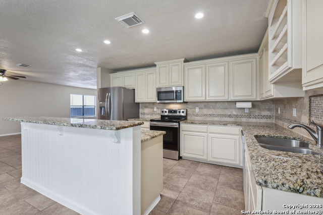 Listing photo id 9 for 2717 Westover