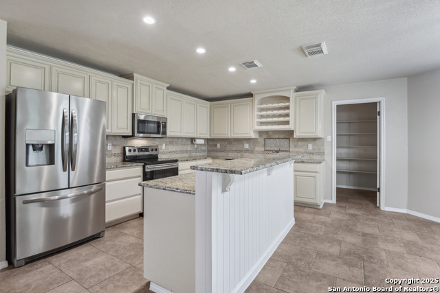 Listing photo id 10 for 2717 Westover