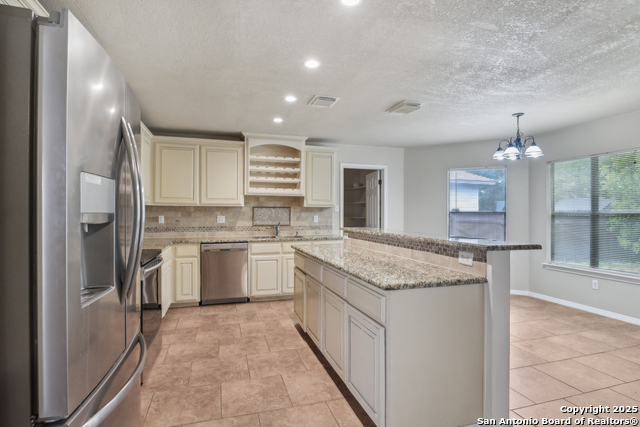 Listing photo id 12 for 2717 Westover