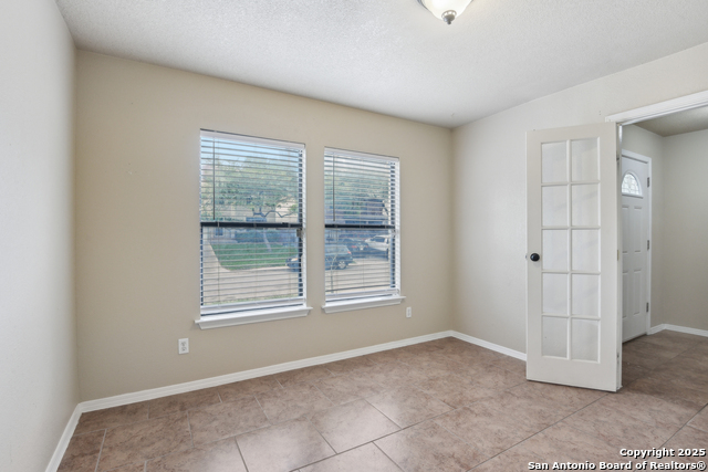 Listing photo id 15 for 2717 Westover