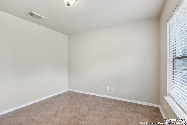 Listing photo id 17 for 2717 Westover