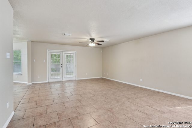 Listing photo id 4 for 2717 Westover