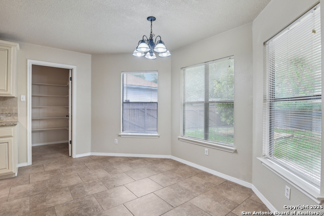 Listing photo id 7 for 2717 Westover