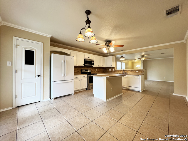 Listing photo id 9 for 8840 Staghorn