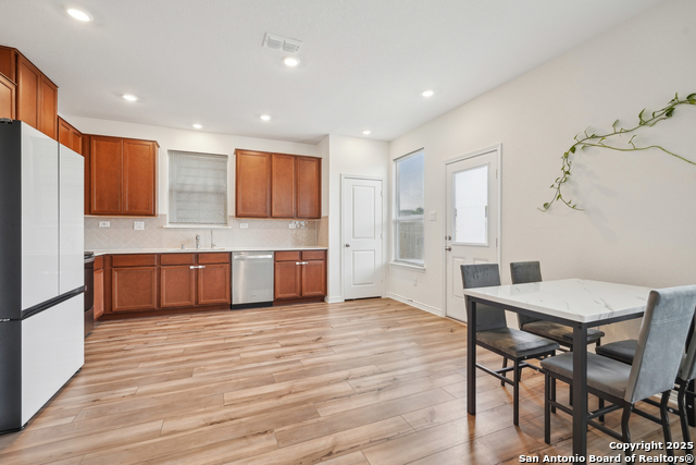 Image 11 of 41 For 10643 Military Dr. Unit 6 W