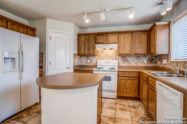 Listing photo id 11 for 11606 Wood Harbor