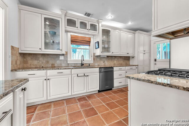 Image 14 of 36 For 323 Cloverleaf Ave