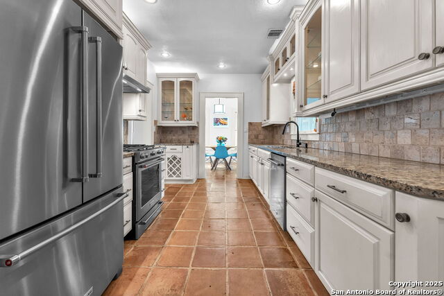 Image 17 of 36 For 323 Cloverleaf Ave