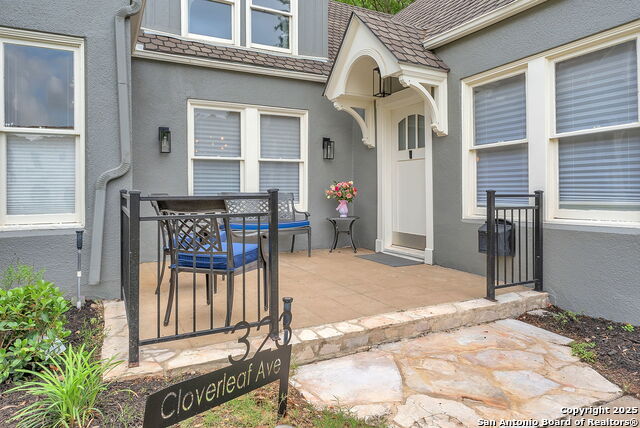 Image 5 of 36 For 323 Cloverleaf Ave