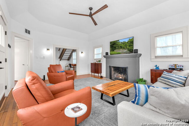 Image 7 of 36 For 323 Cloverleaf Ave