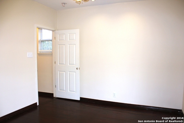 Image 11 of 25 For 810 Ashby Pl E 3