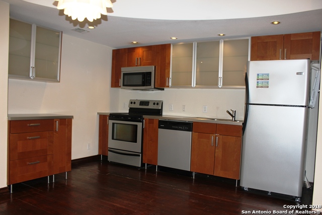 Image 2 of 25 For 810 Ashby Pl E 3