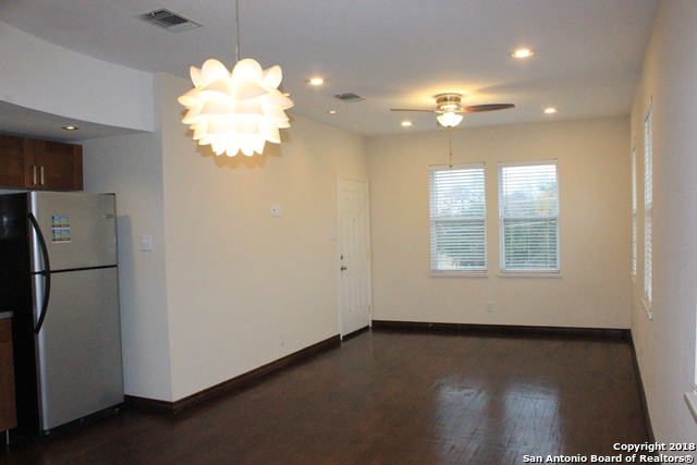 Image 3 of 25 For 810 Ashby Pl E 3